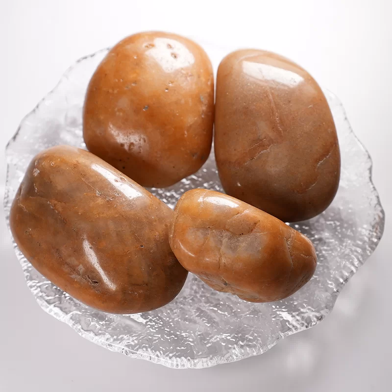 Dabiski krāsaini/balti/melni/dzelteni bruģakmeņi parka ainavu veidošanai