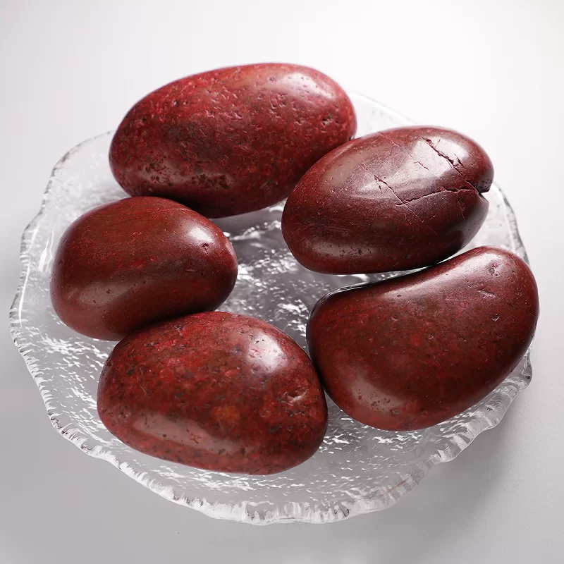 Dabiski krāsaini/balti/melni/dzelteni bruģakmeņi parka ainavu veidošanai